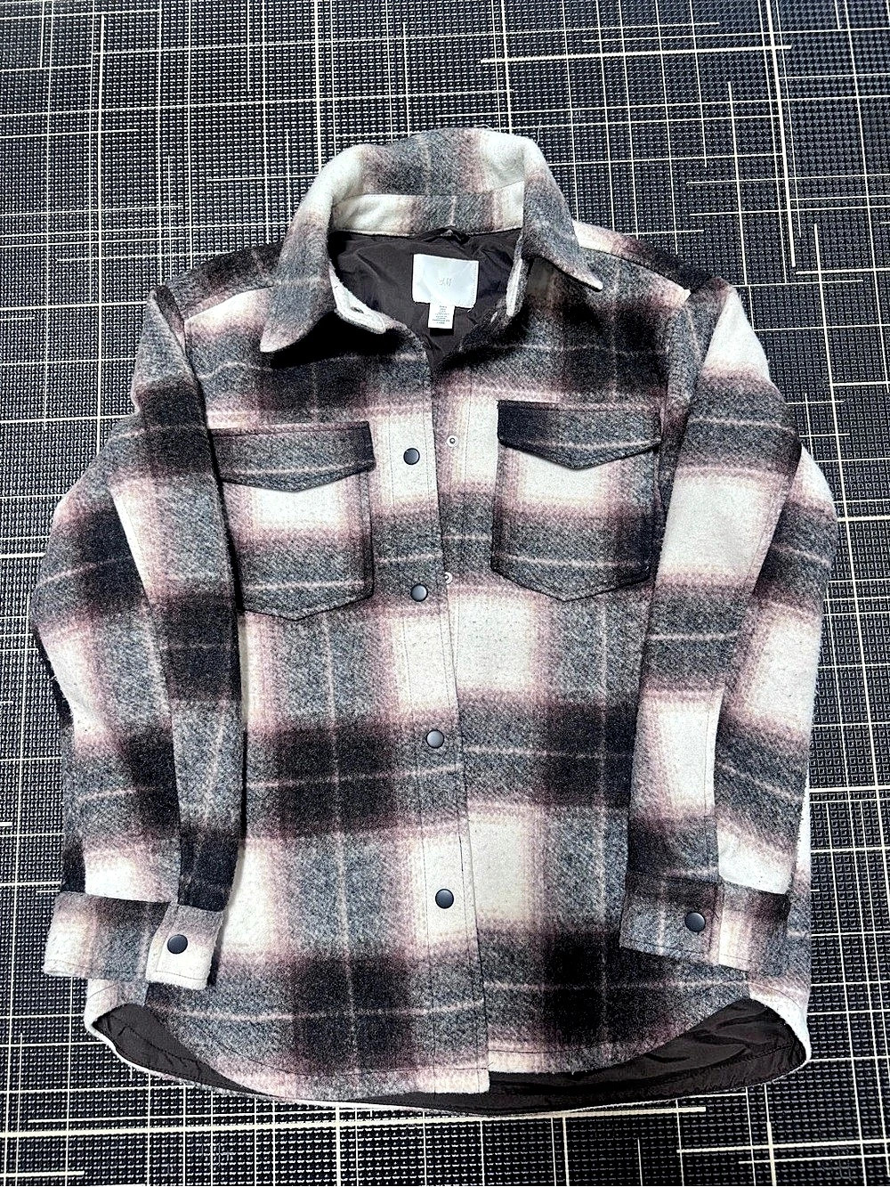 H&M Plaid Shirt Jacket in Black & Pink Size Small Like New
